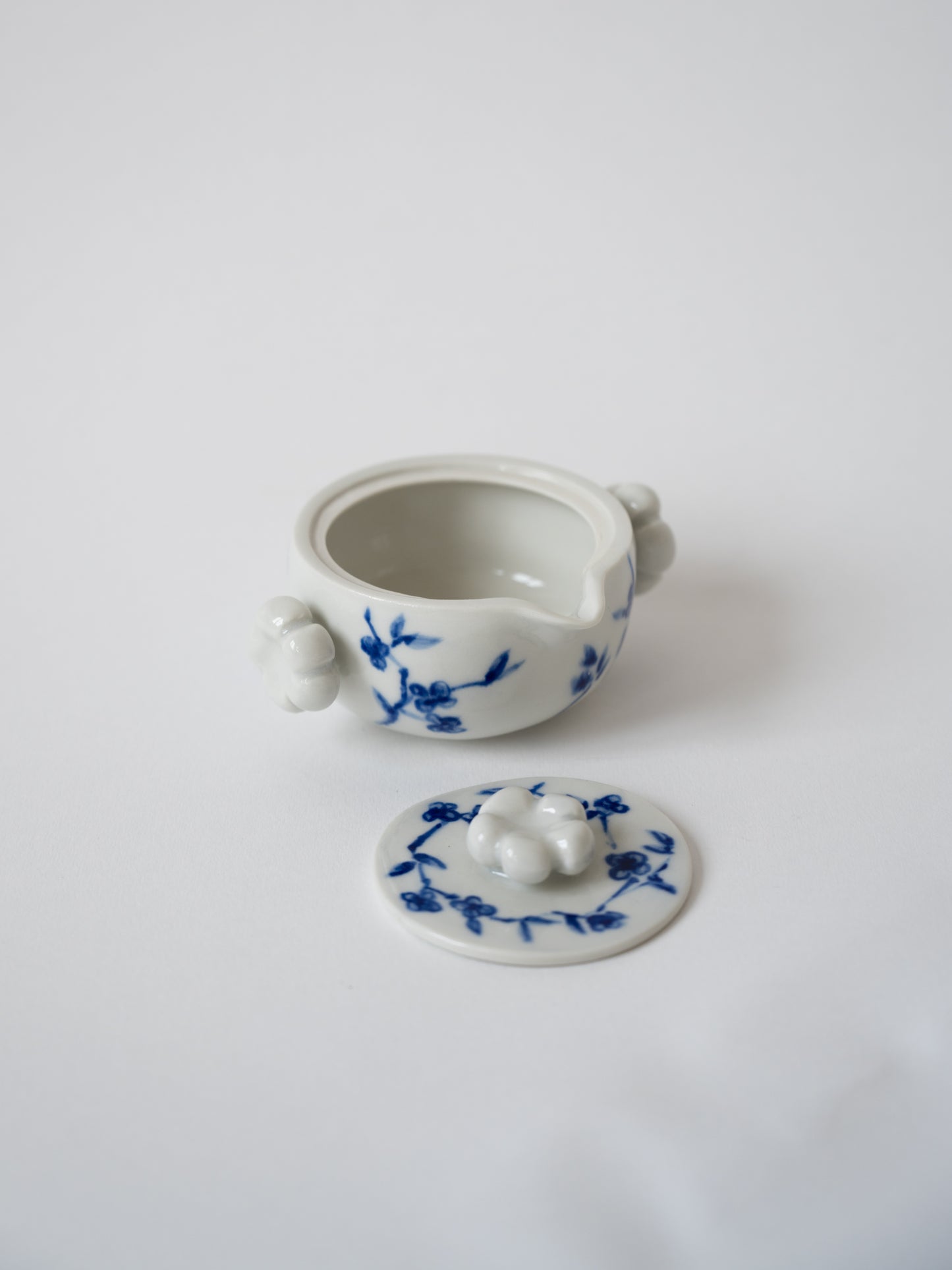 Chinese-style tea ceremony pot