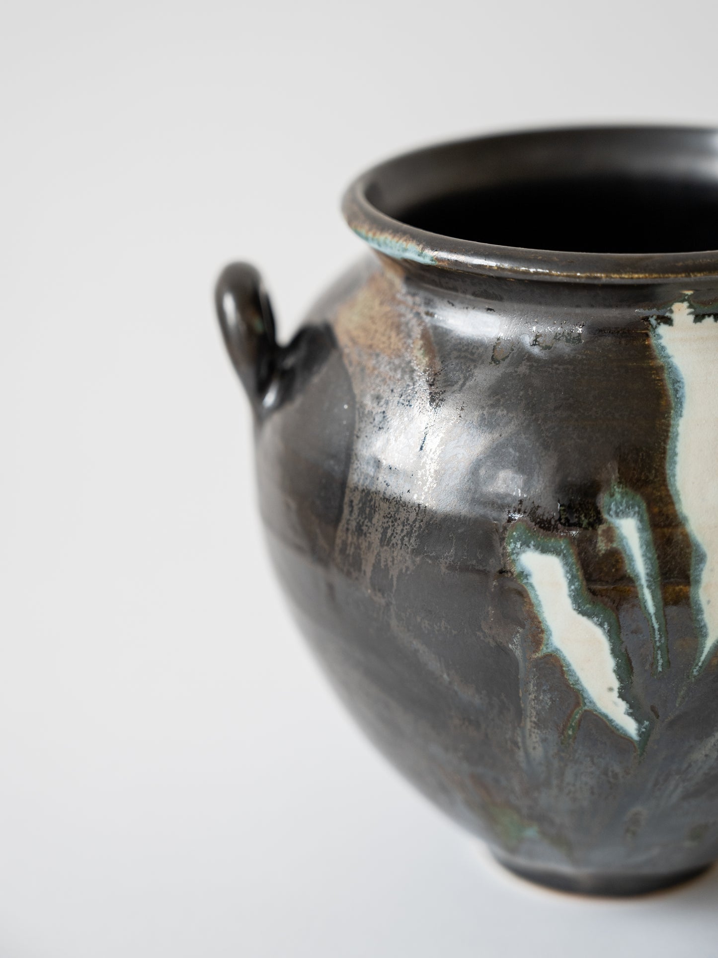 Black petit vase Quiet Bloom