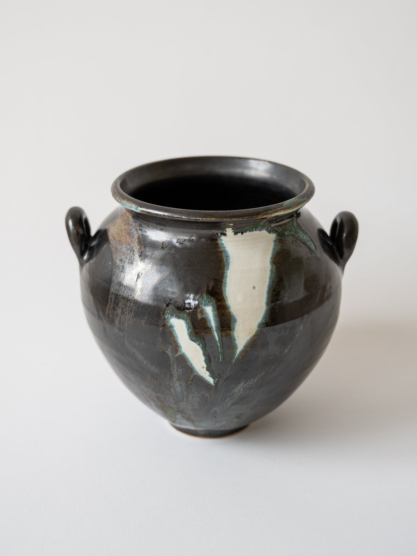 Black petit vase Quiet Bloom
